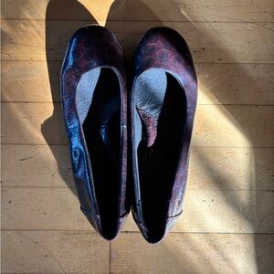 boc burgundy snakeskin print shoes